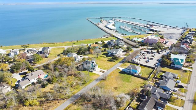 000 Baywood Avenue, Shoreacres, TX 77571