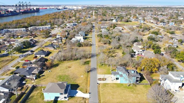 000 Baywood Avenue, Shoreacres, TX 77571