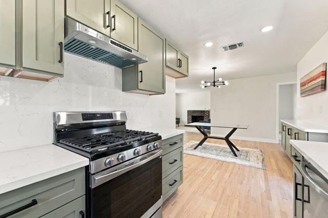 6431 Romack Cir, Sacramento, CA 95822