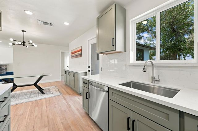 6431 Romack Cir, Sacramento, CA 95822
