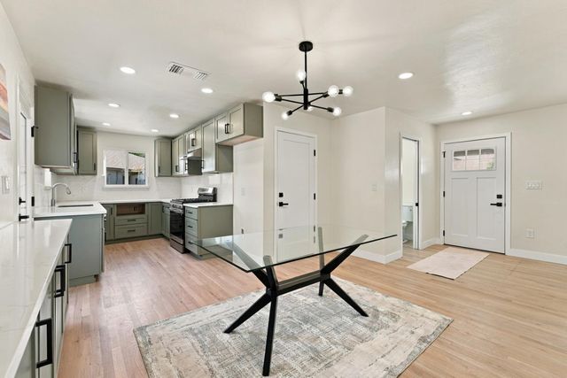 6431 Romack Cir, Sacramento, CA 95822