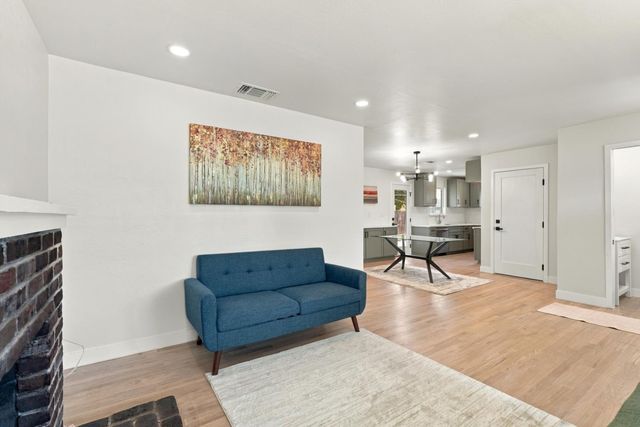 6431 Romack Cir, Sacramento, CA 95822