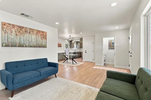 6431 Romack Cir, Sacramento, CA 95822