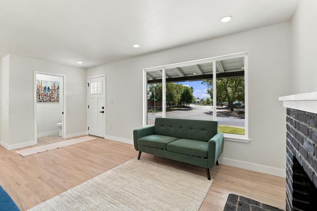 6431 Romack Cir, Sacramento, CA 95822