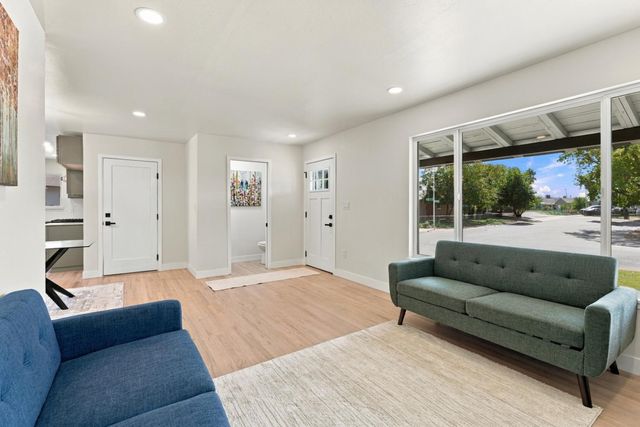 6431 Romack Cir, Sacramento, CA 95822