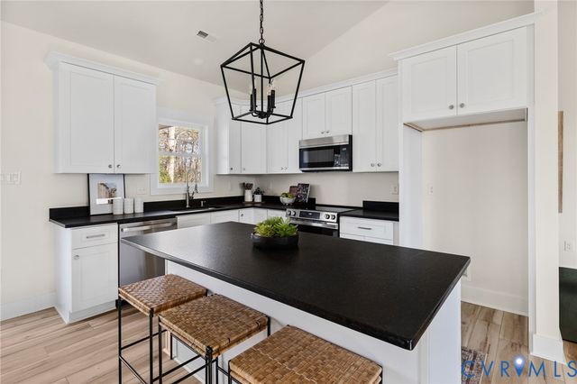 1006 Broad Street Rd, Manakin Sabot, VA 23103