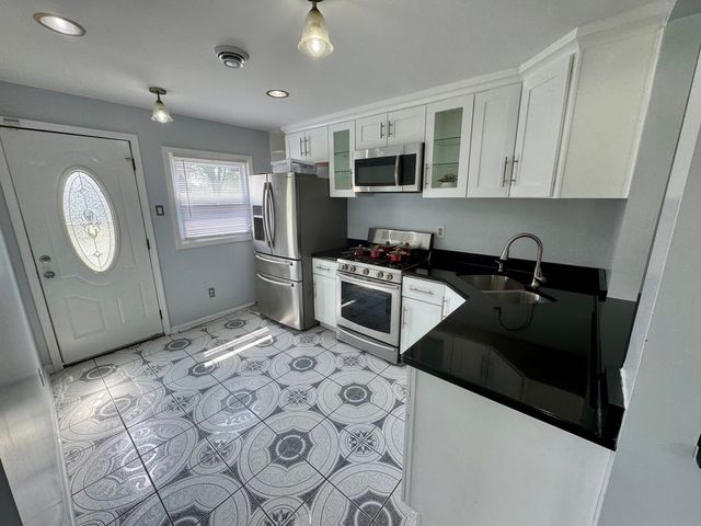14056 S Marquette Avenue, Burnham, IL 60633