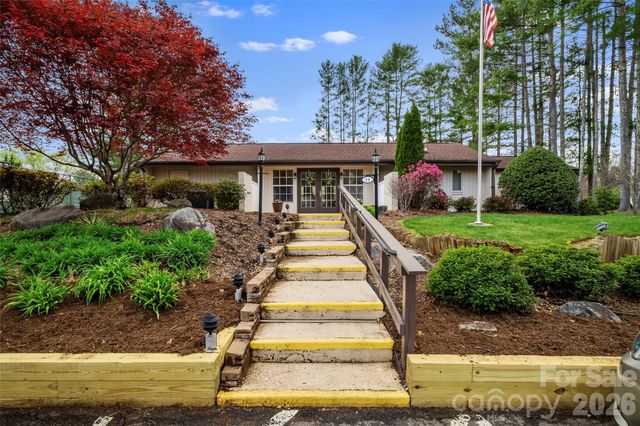 2 Manakiki Court, Etowah, NC 28729
