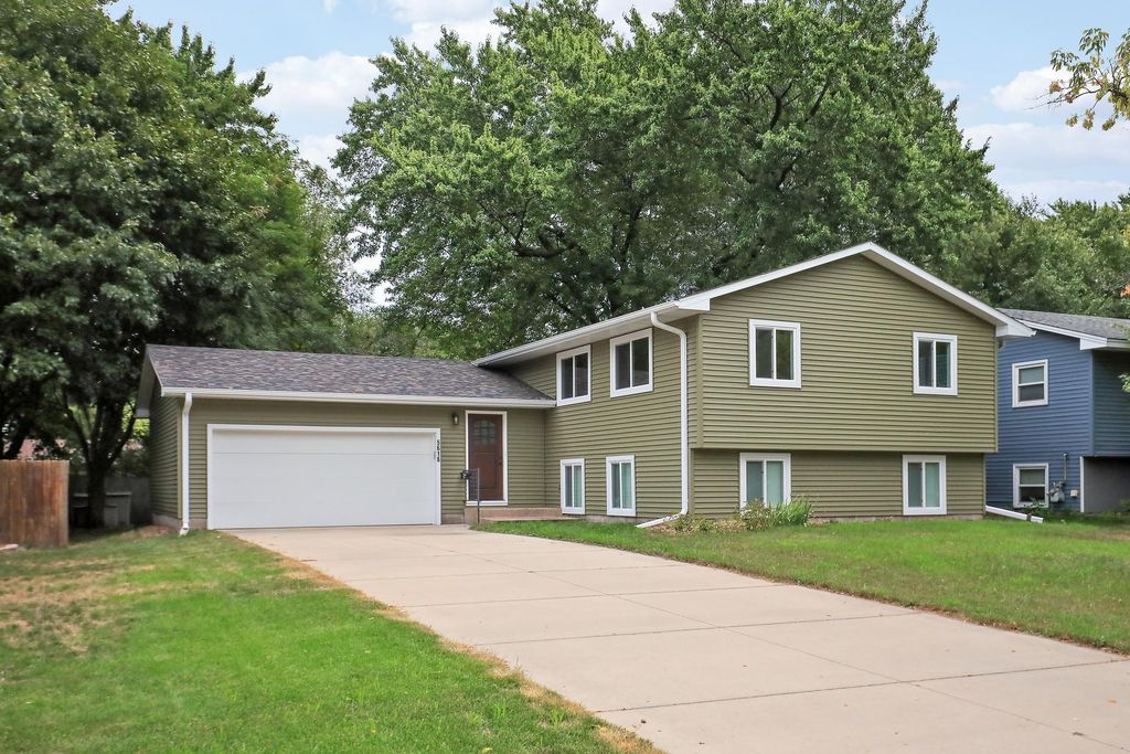 5616 Perry Avenue N, Crystal, MN 55429 — exterior