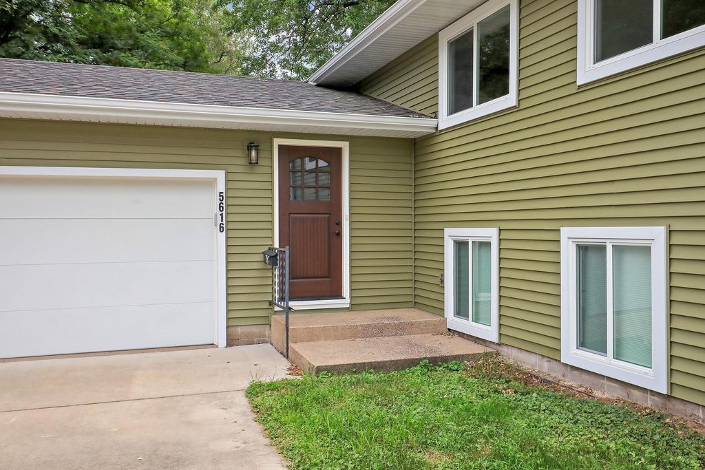 5616 Perry Avenue N, Crystal, MN 55429 — photo 2