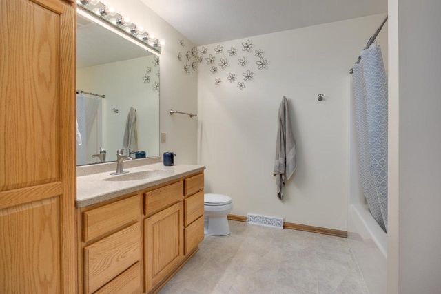 1348 Windsor Circle, Watertown, WI 53098