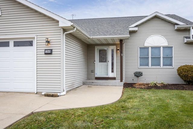1348 Windsor Circle, Watertown, WI 53098