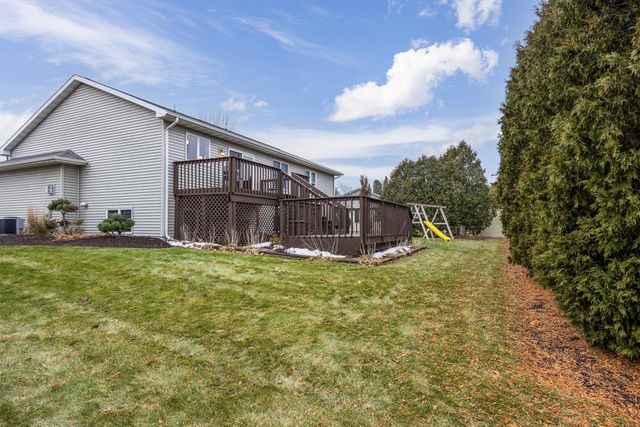 1348 Windsor Circle, Watertown, WI 53098