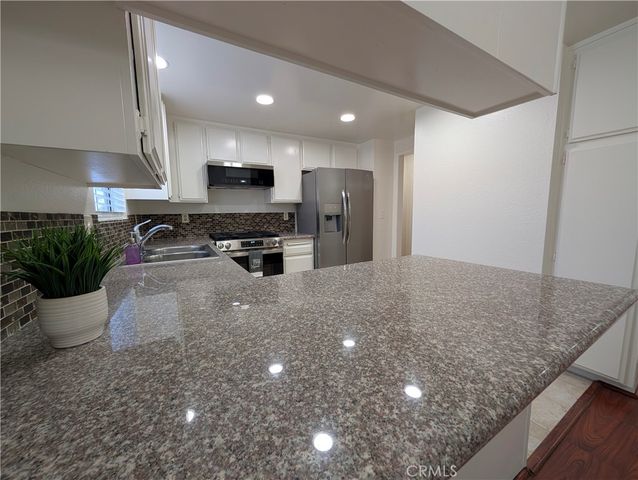 845 W Olive Avenue B, Monrovia, CA 91016