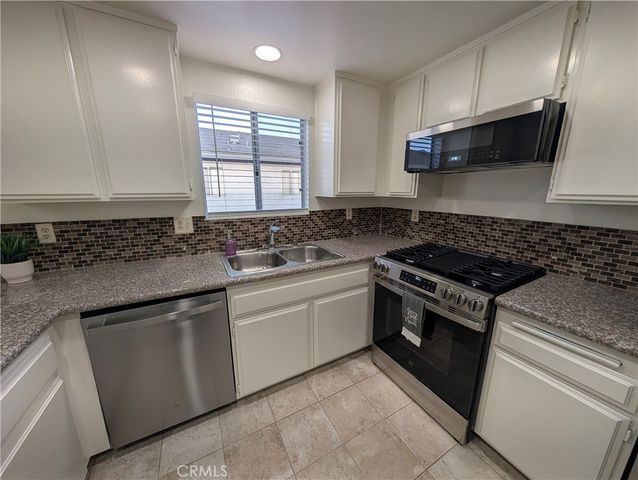 845 W Olive Avenue B, Monrovia, CA 91016