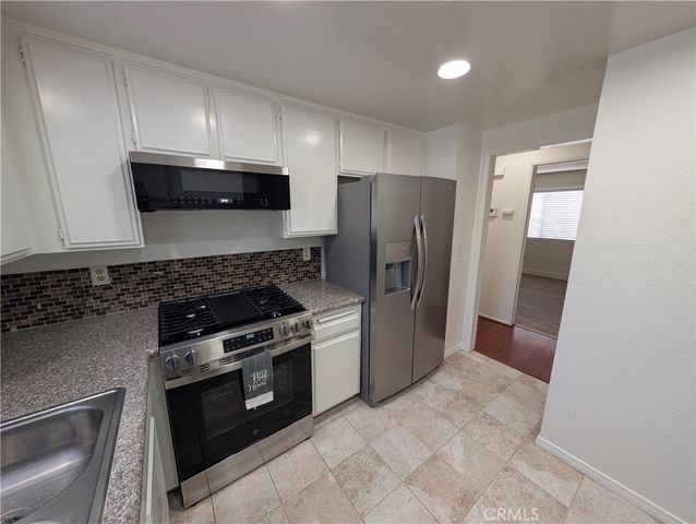 845 W Olive Avenue B, Monrovia, CA 91016