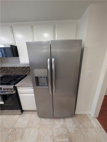 845 W Olive Avenue B, Monrovia, CA 91016