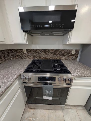 845 W Olive Avenue B, Monrovia, CA 91016