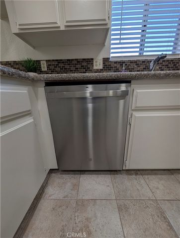 845 W Olive Avenue B, Monrovia, CA 91016