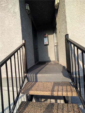 845 W Olive Avenue B, Monrovia, CA 91016