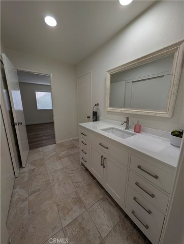 845 W Olive Avenue B, Monrovia, CA 91016