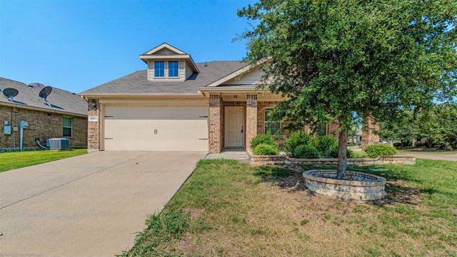 2000 Grimes Drive, Forney, TX 75126