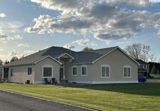 15 Applegate Ln, Burbank, WA 99323