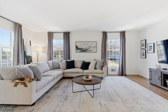 60 Tanager Ct, Wayne Twp., NJ 07470