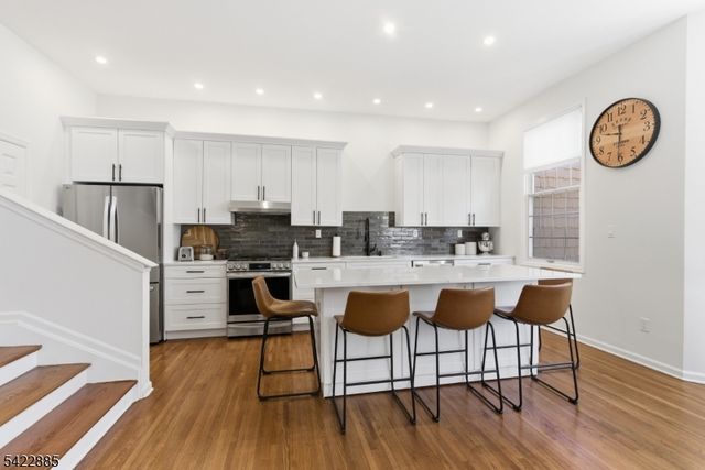 60 Tanager Ct, Wayne Twp., NJ 07470