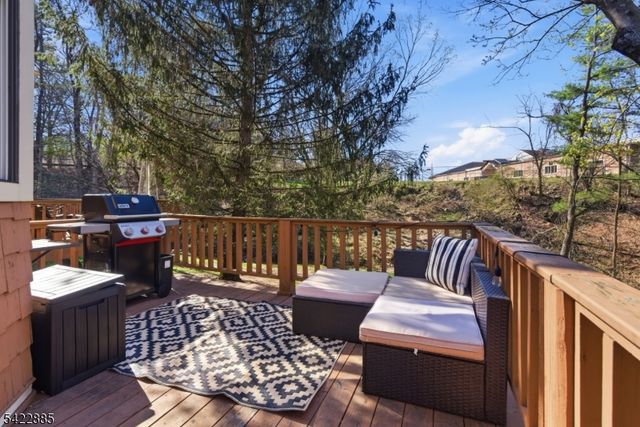 60 Tanager Ct, Wayne Twp., NJ 07470