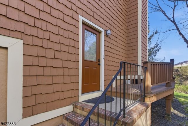 60 Tanager Ct, Wayne Twp., NJ 07470