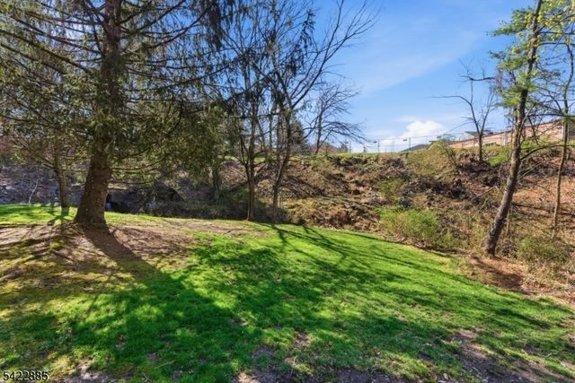 60 Tanager Ct, Wayne Twp., NJ 07470