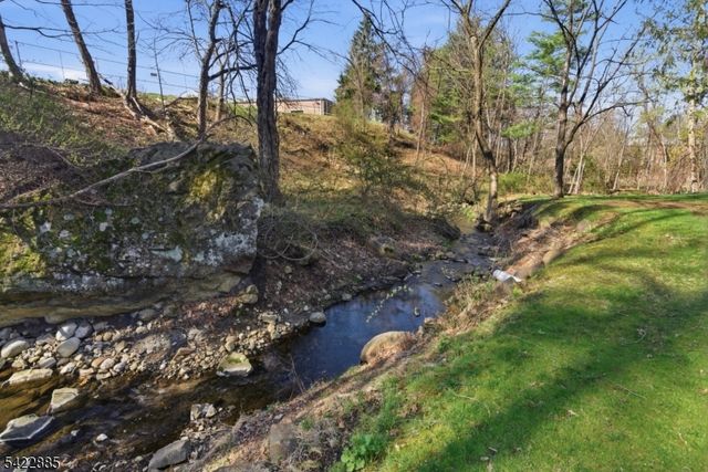 60 Tanager Ct, Wayne Twp., NJ 07470