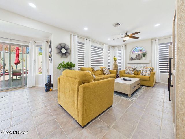 930 W Silver Hill Street, Tucson, AZ 85737