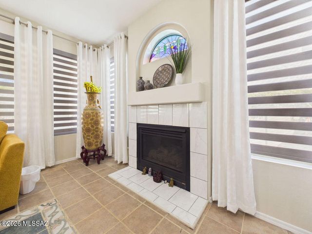 930 W Silver Hill Street, Tucson, AZ 85737