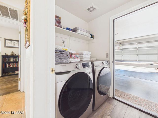 930 W Silver Hill Street, Tucson, AZ 85737