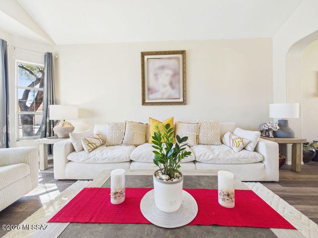 930 W Silver Hill Street, Tucson, AZ 85737