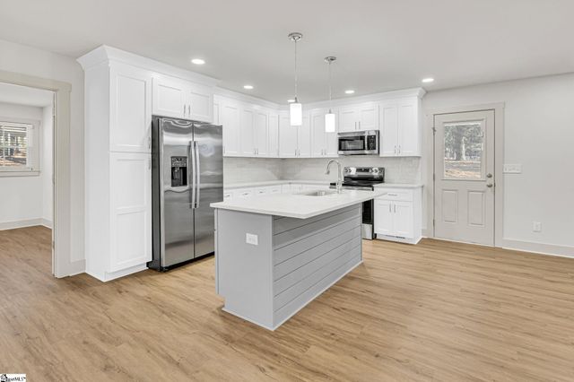 901 Standing Springs Road, Greenville, SC 29605