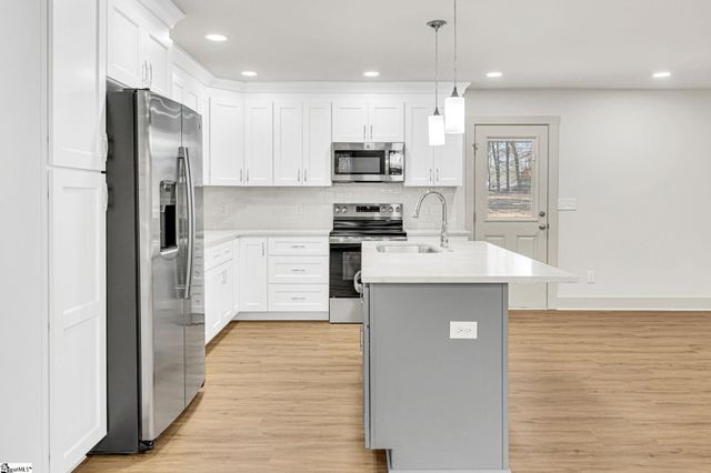 901 Standing Springs Road, Greenville, SC 29605