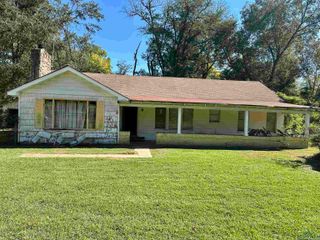 1206 S Hutchings Blvd, Longview, TX 75602