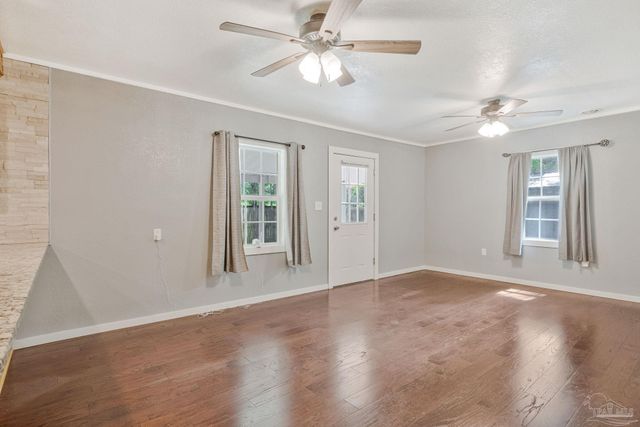 6622 Hinote St, Milton, FL 32570