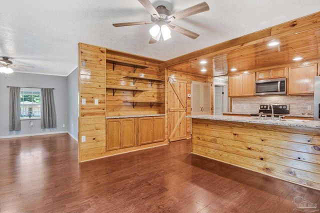 6622 Hinote St, Milton, FL 32570
