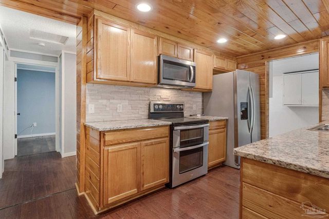 6622 Hinote St, Milton, FL 32570
