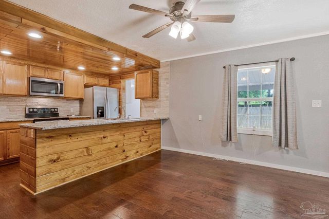 6622 Hinote St, Milton, FL 32570
