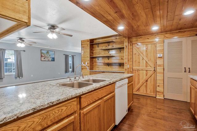 6622 Hinote St, Milton, FL 32570