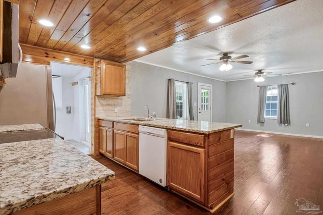 6622 Hinote St, Milton, FL 32570