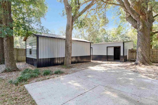 6622 Hinote St, Milton, FL 32570