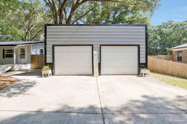 6622 Hinote St, Milton, FL 32570