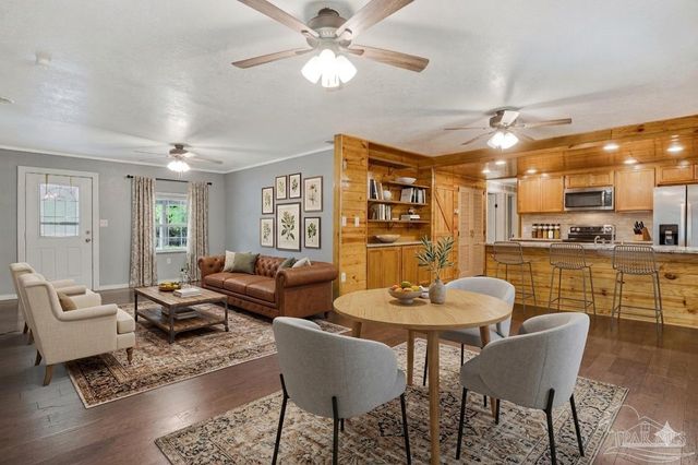 6622 Hinote St, Milton, FL 32570