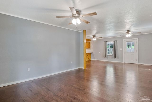 6622 Hinote St, Milton, FL 32570